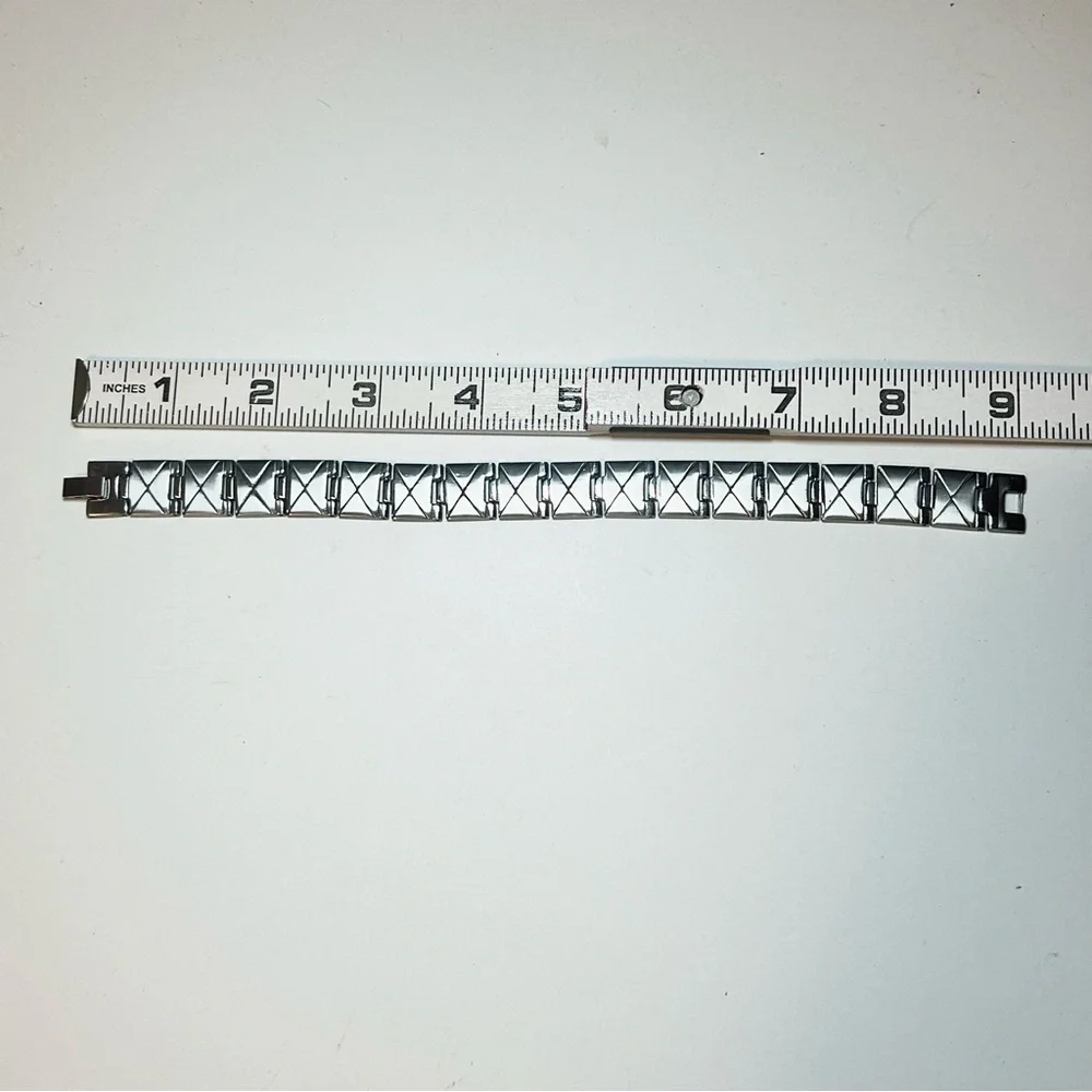 Men’s Silver Toned “X” Link Watch Band Style Bracelet (NWOT)